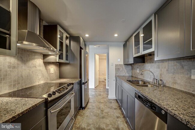 Building Photo - 1530 Key Blvd