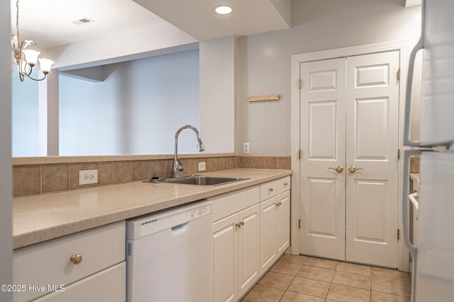 Building Photo - 1733 Woodbrooke Dr
