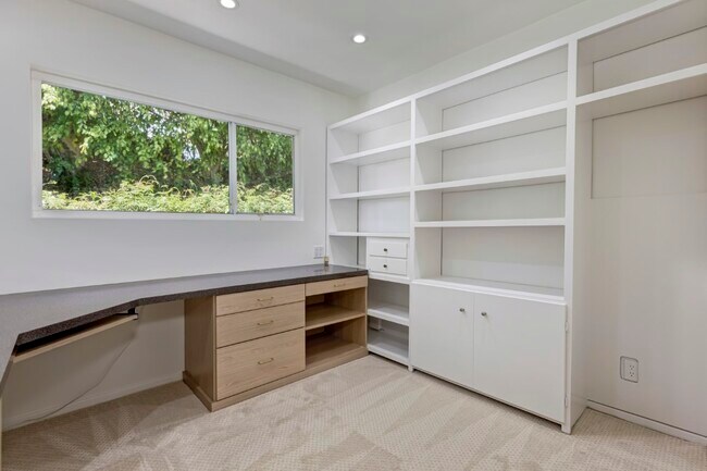 Building Photo - 18041 Blue Sail Dr