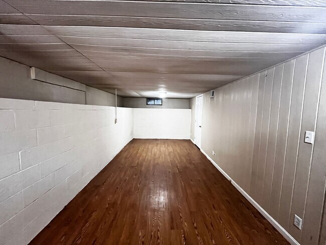 Building Photo - 2 Bedroom Home Dixie High Way