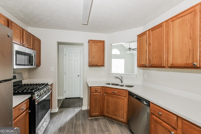 Building Photo - 136 Stoney Brook Way