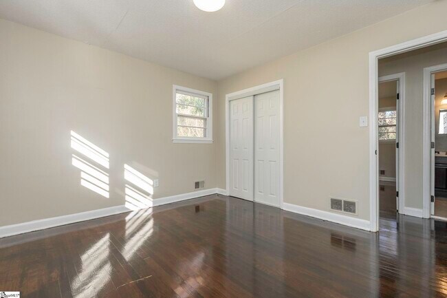 Building Photo - 142 Westover Dr