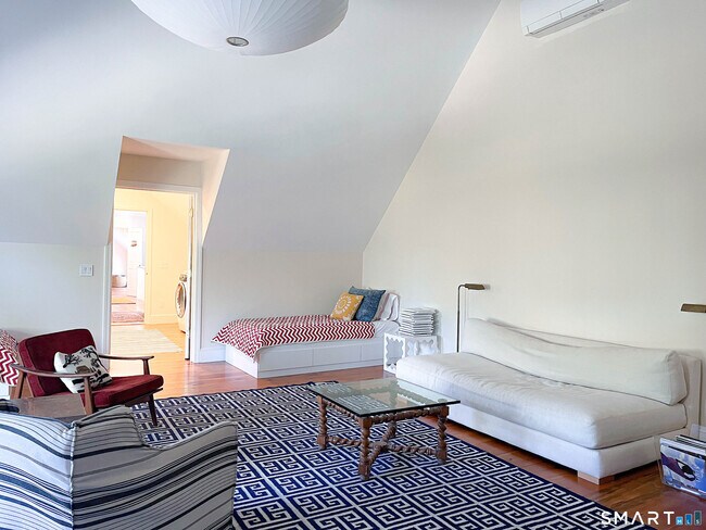 Building Photo - 85 Gellert Rd