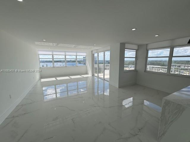 Building Photo - 18011 Biscayne Blvd