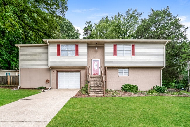 Building Photo - 2604 Hickory Ln