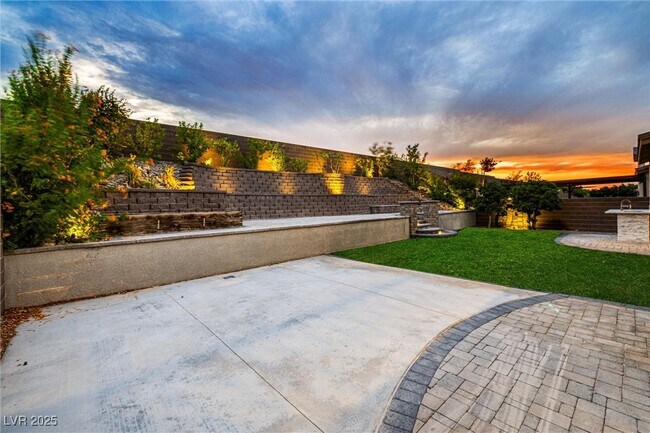 Building Photo - 4631 Amazing View St