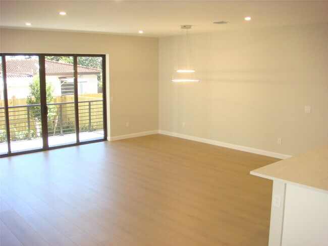 Building Photo - 706 SW 9th Terrace