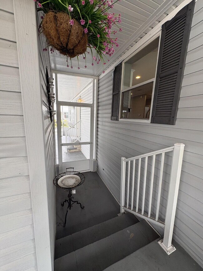 Building Photo - Beautiful 2-bed, 2-bath home is located in the highly desired Strawberry Ridge 55+ Community