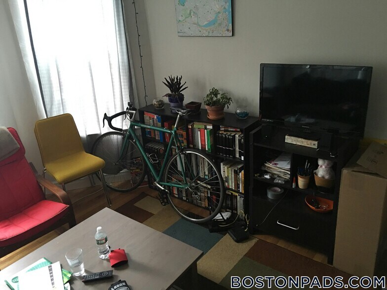 Building Photo - 376 Prospect St