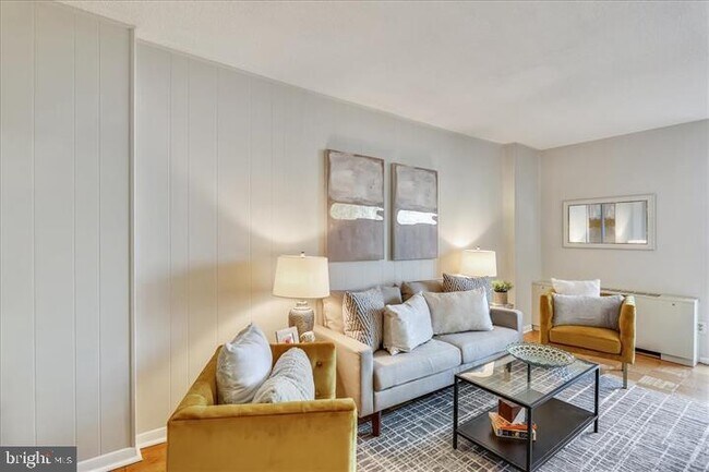 Building Photo - 4 Monroe St