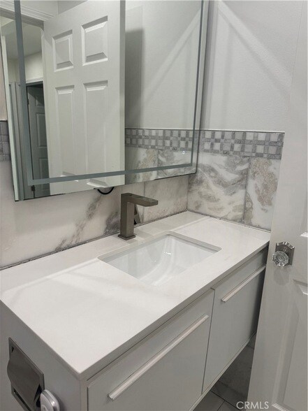 Building Photo - 7127 White Oak Ave