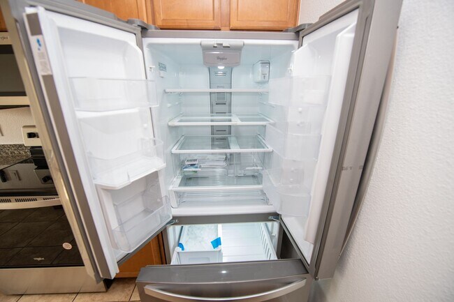 Building Photo - $500 off first month rent! 2BR/1.5BA Condo! 2 parking spaces
