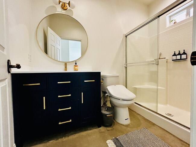 Building Photo - Gorgeous, renovated home on 2 acres in quiet neighborhood.