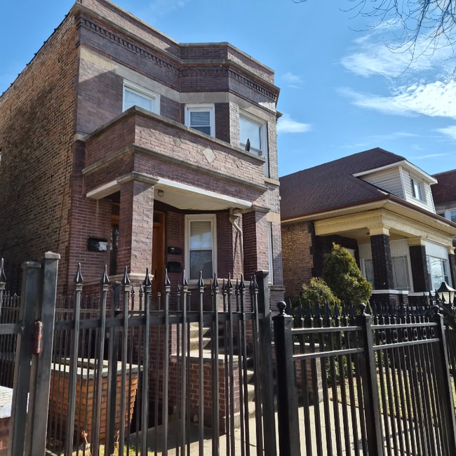 Building Photo - 7541 S Langley Ave