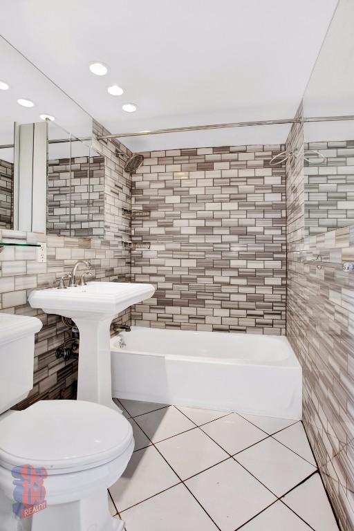 Building Photo - 338 E 100th St