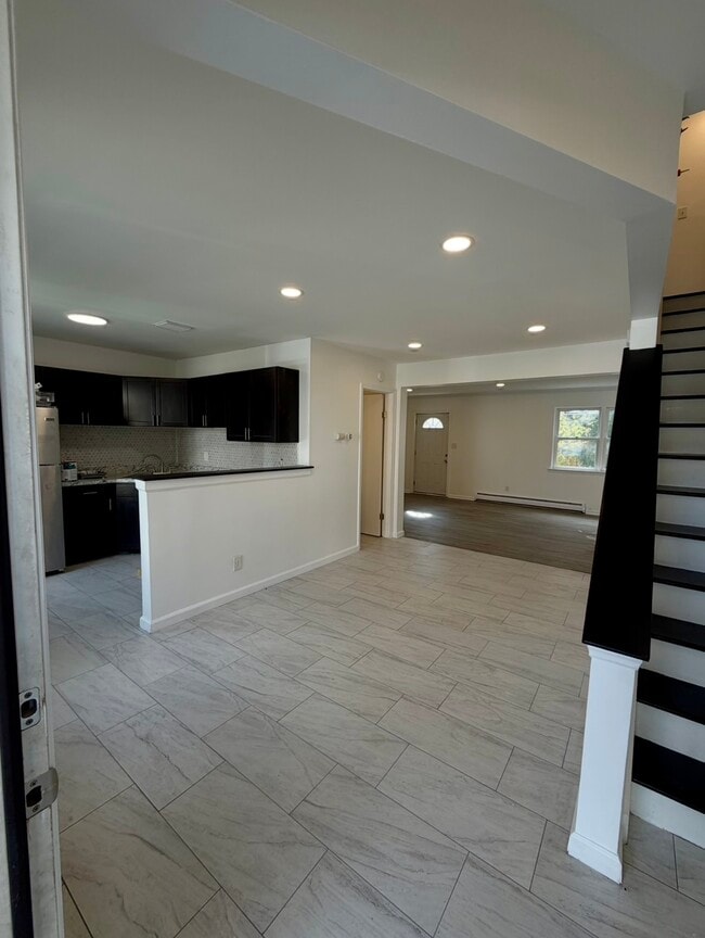 Building Photo - 56 Catherine St