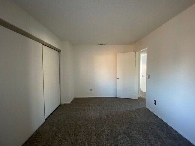 Building Photo - 1421 Padua Ave