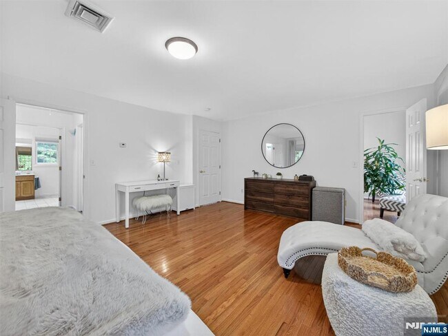 Building Photo - 36 Grove