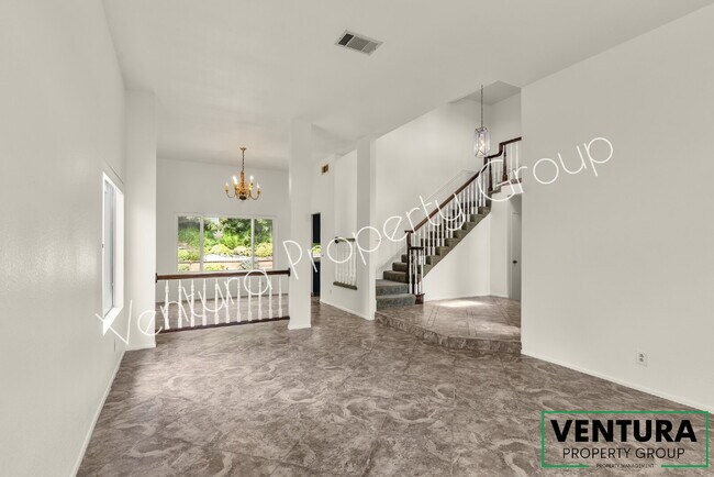 Building Photo - Spacious 4-Bed, 3-Bath Gem in Camarillo Heights