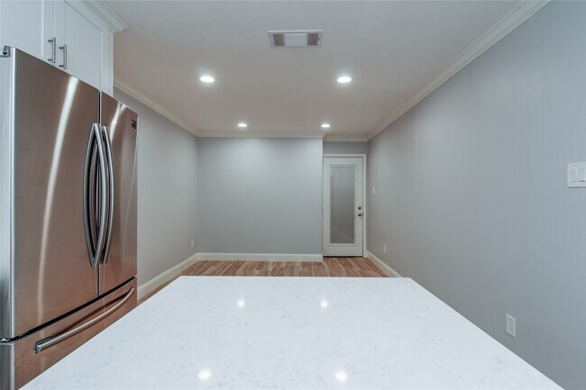 Building Photo - 12633 Memorial Dr