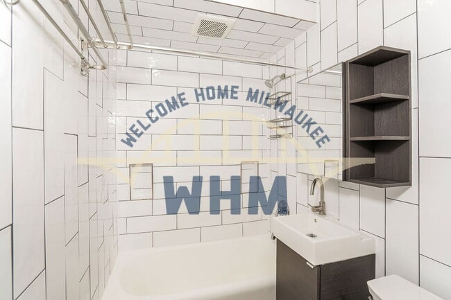 Building Photo - 1721 S 72nd St