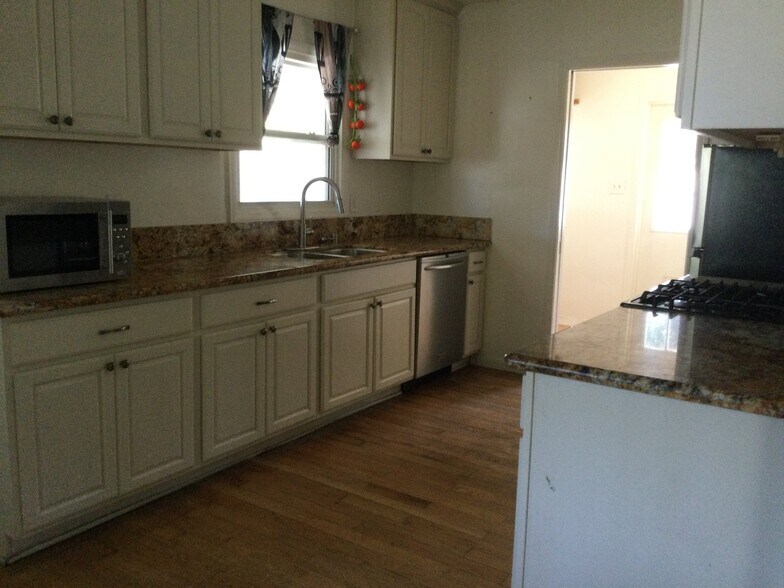 Building Photo - 20957 Community St