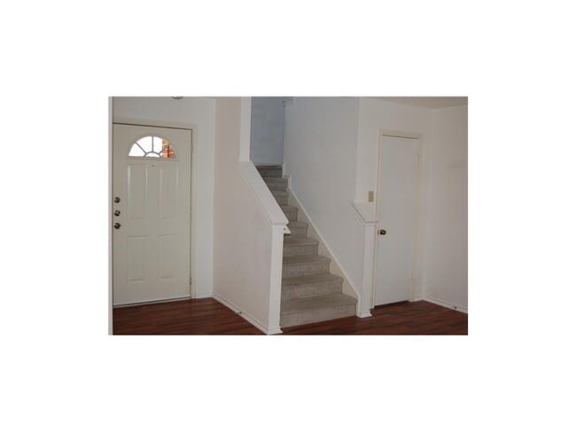 Building Photo - 1403 Bullhill Cove