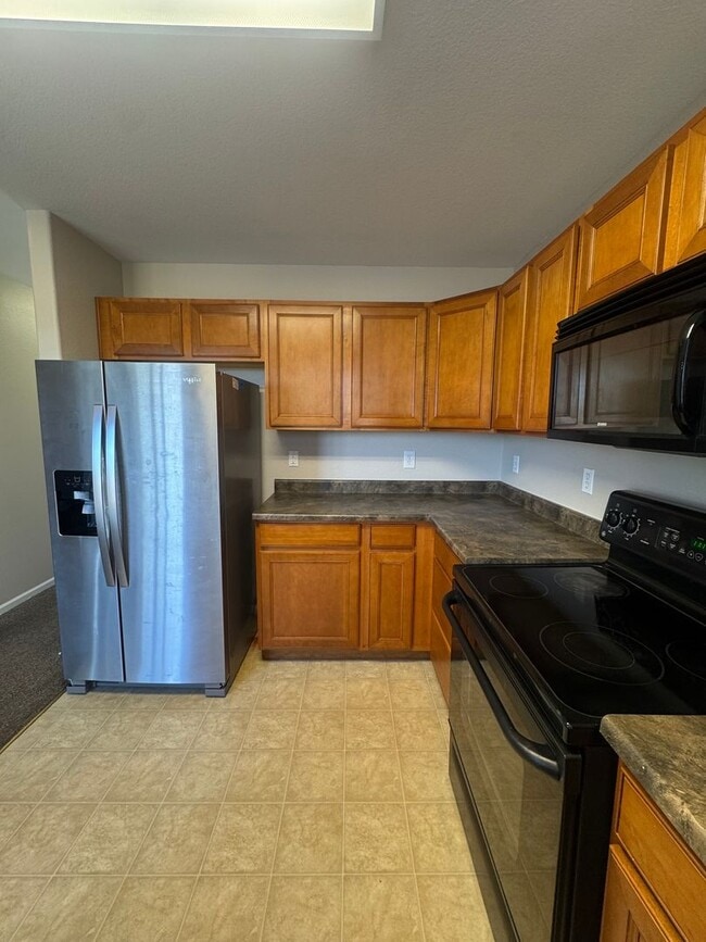 Building Photo - 3 Bedroom Home Close to Military Installations