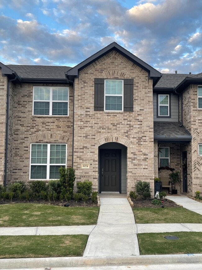 Building Photo - 8024 Scanlan Trl