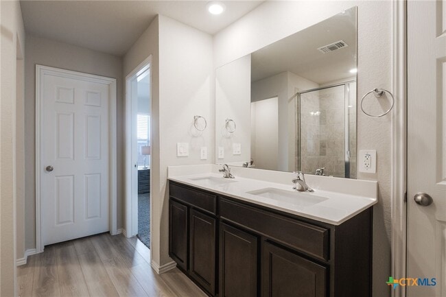 Building Photo - 2334 Aylesbury Dr