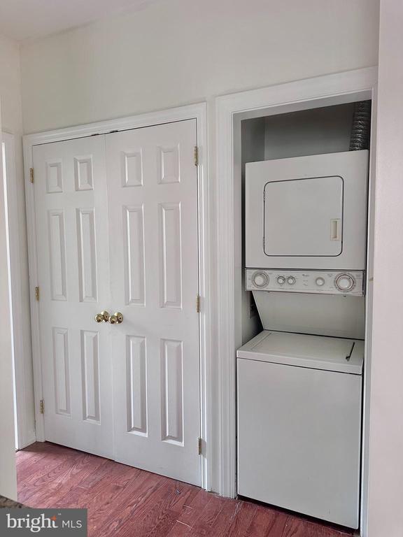 Building Photo - 118 S 12th St