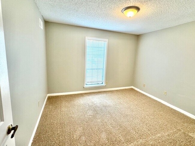 Building Photo - 4300 Crimson Leaf Cove