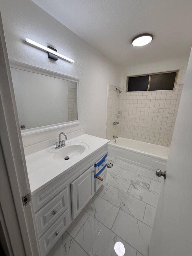 Building Photo - Beautiful 3 bedroom home NEWLY RENOVATED!