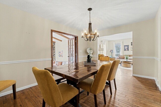 Building Photo - 4289 Pinetree Ln