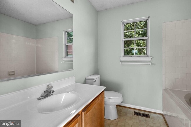 Building Photo - 5302 Treefish Ct