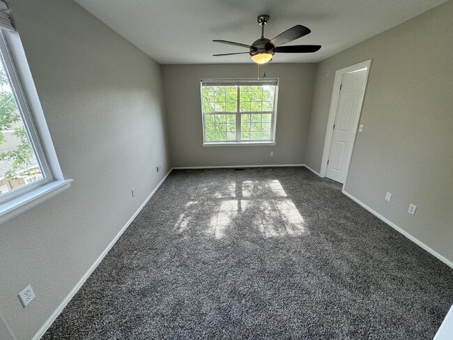Building Photo - Beautiful End Unit Townhouse In Thornton!