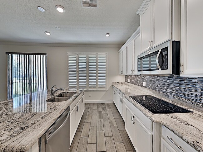 Building Photo - 8931 Lookout Pointe Dr