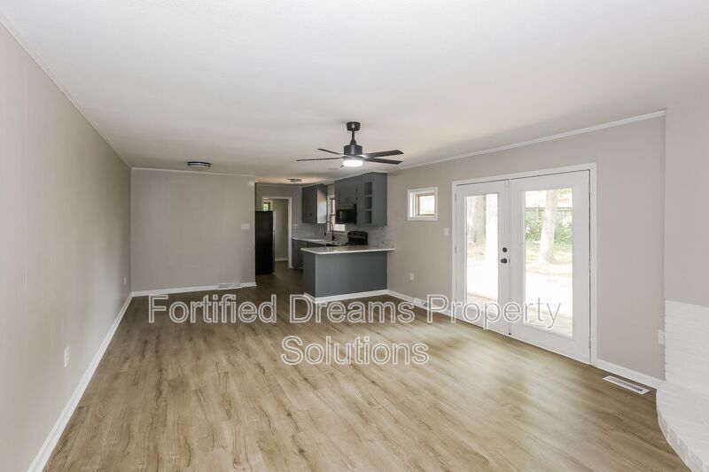 Building Photo - 1141 Carolina Cir