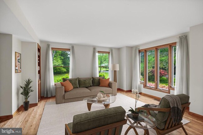 Building Photo - 405 Holly Glen Dr