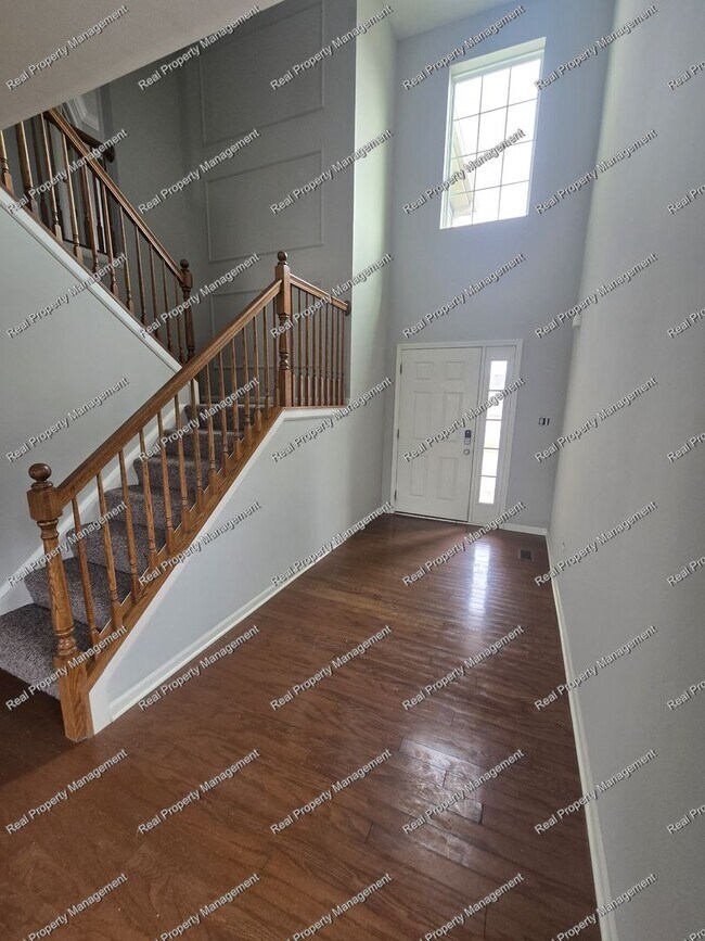 Building Photo - 3 Bedroom Townhome