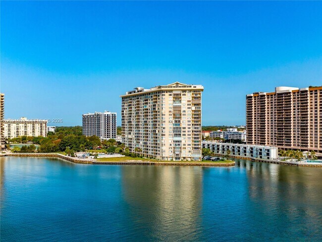 Building Photo - 11111 Biscayne Blvd