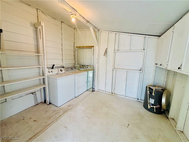 Building Photo - 16091 Siesta Dr