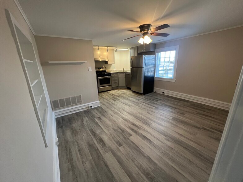 Large eat in kitchen - 2 Mechanic St