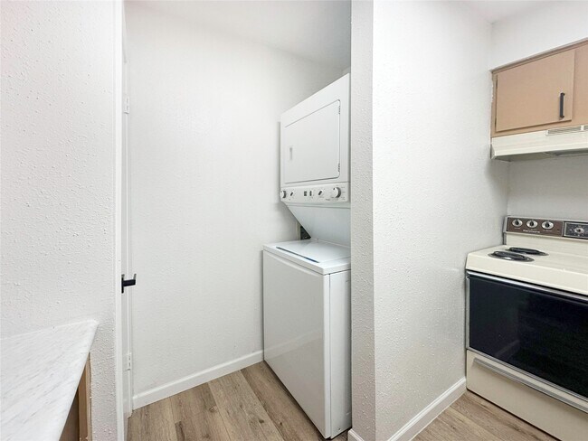 Building Photo - 9350 Country Creek St