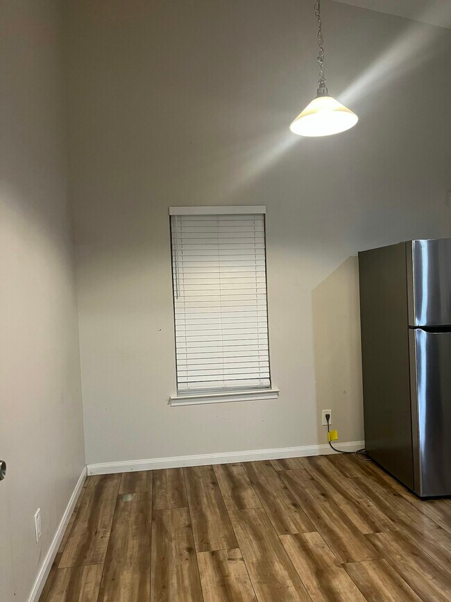 Building Photo - 1904 Hearthstone Dr
