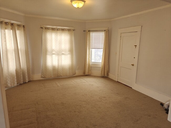 Building Photo - 452 Osborn St