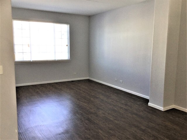 Building Photo - 625 Cary Woods Cir