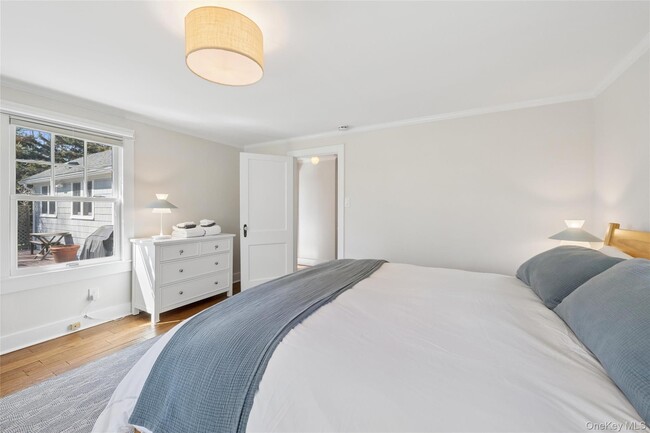 Building Photo - 250 Oak Rd