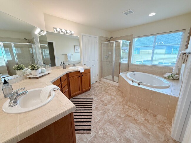 Building Photo - For Rent – Bright & Spacious Home with Bonus Room
