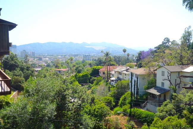 Building Photo - 702 Cavanagh Rd